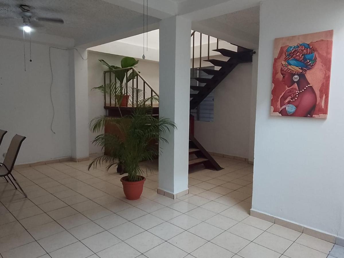 Hostal Los Heroes Antiguo Cuscatlan Bagian luar foto