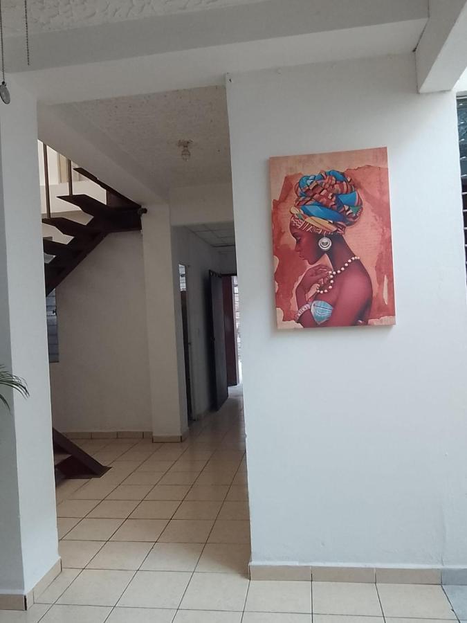 Hostal Los Heroes Antiguo Cuscatlan Bagian luar foto