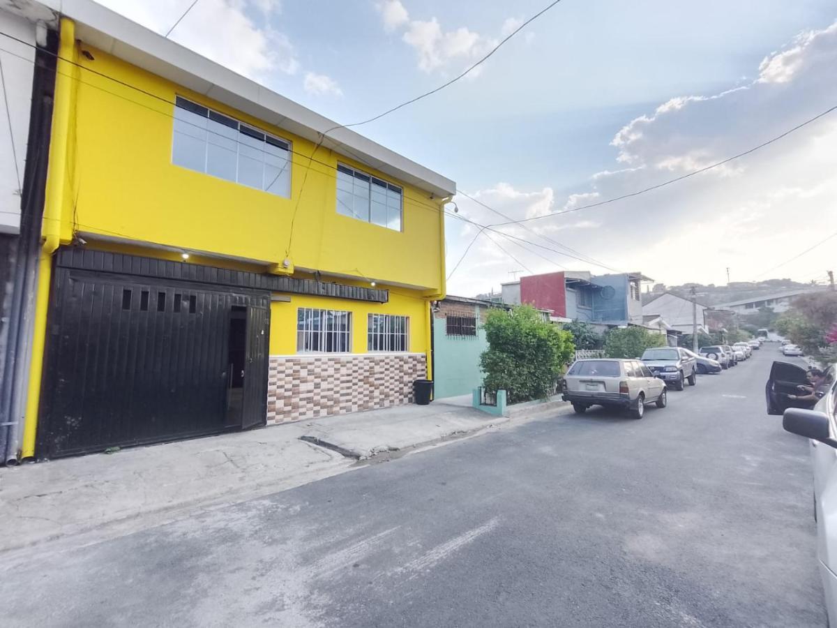 Hostal Los Heroes Antiguo Cuscatlan Bagian luar foto