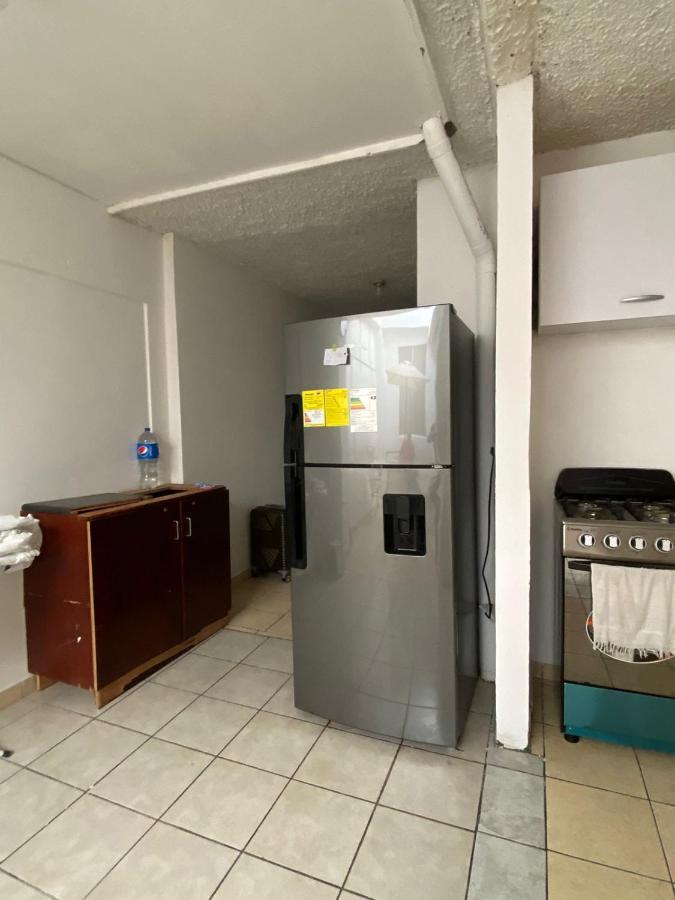 Hostal Los Heroes Antiguo Cuscatlan Bagian luar foto